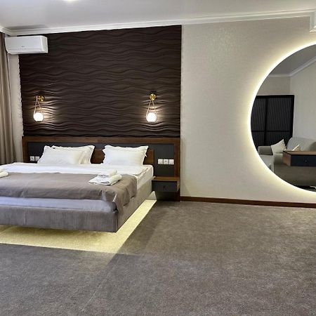 Grand Way Hotel Taraz Eksteriør bilde