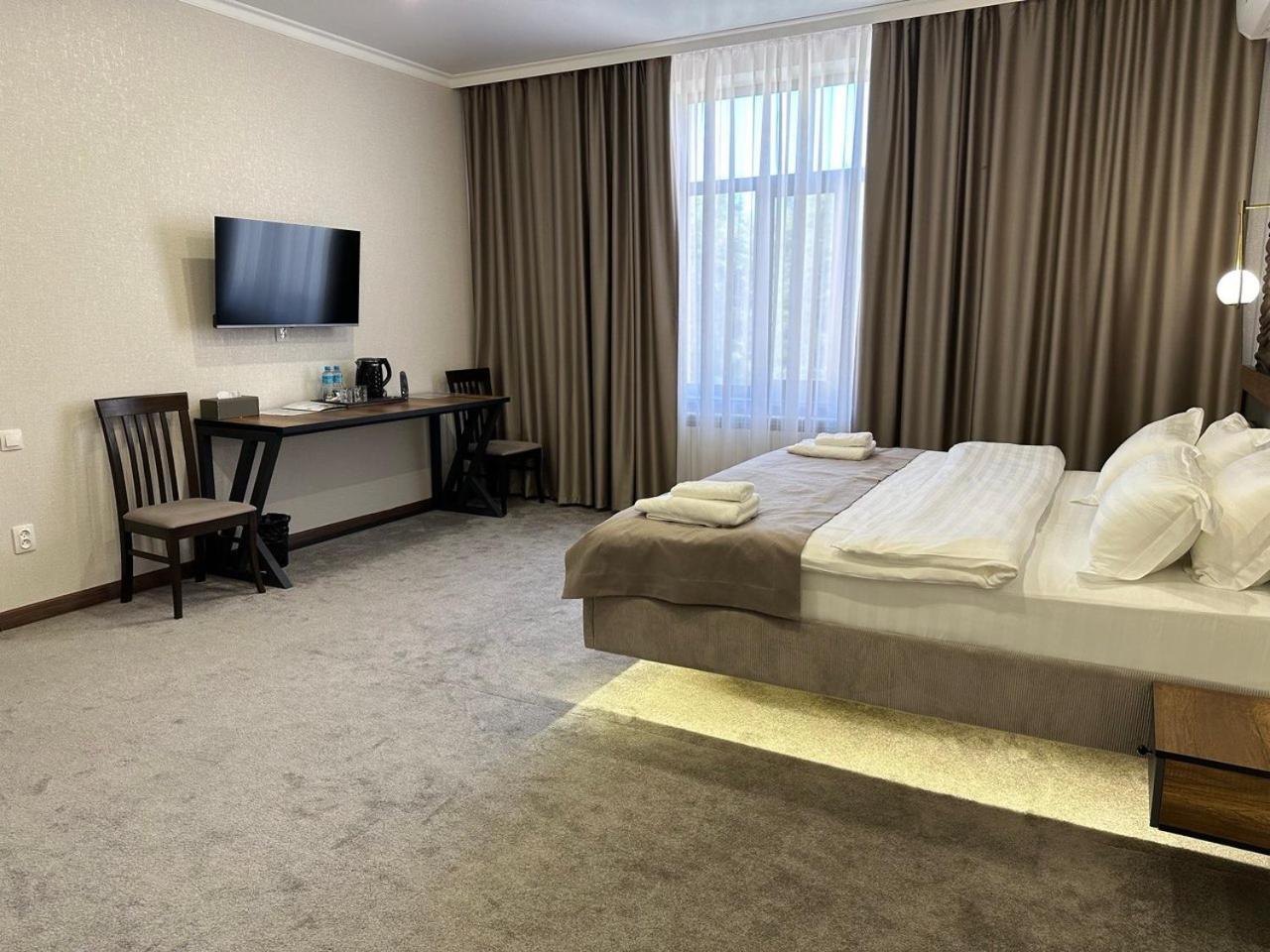 Grand Way Hotel Taraz Eksteriør bilde