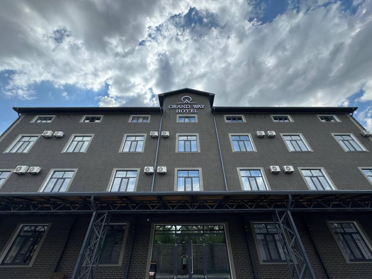 Grand Way Hotel Taraz Eksteriør bilde